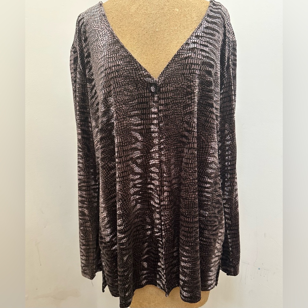 Single Button Stretch Velvet Top